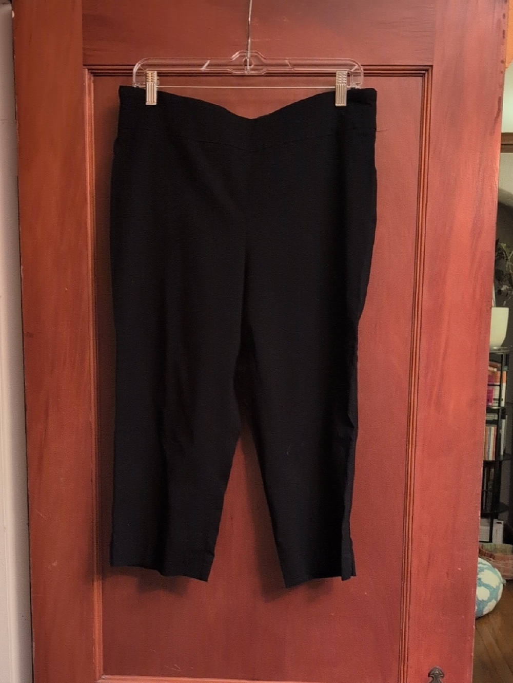Dana Buchman Black Cropped Pull-On Capri Pants